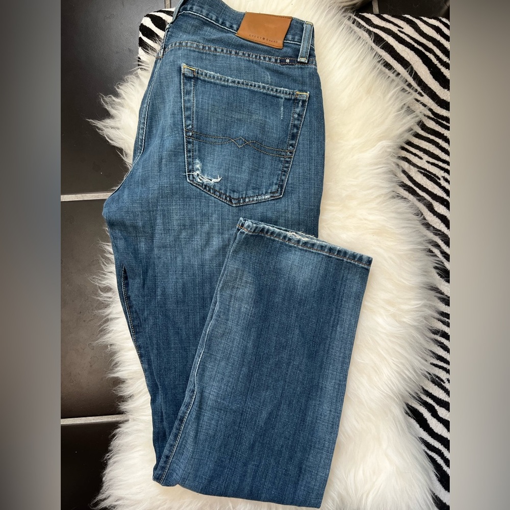 Lucky Brand blue jeans sz 32 straight leg minor distressed